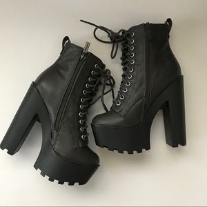 Gray Lace Up Boots🖤